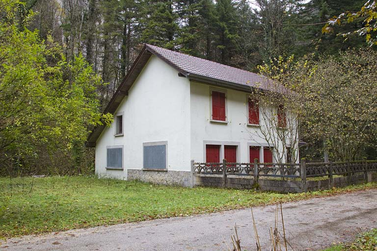 Ancienne école, vue de trois quarts gauche. © Yves Sancey / Région Bourgogne-Franche-Comté, Inventaire du patrimoine - 2012 Ancienne école, vue de trois quarts gauche. © Yves Sancey / Région Bourgogne-Franche-Comté, Inventaire du patrimoine - 2012