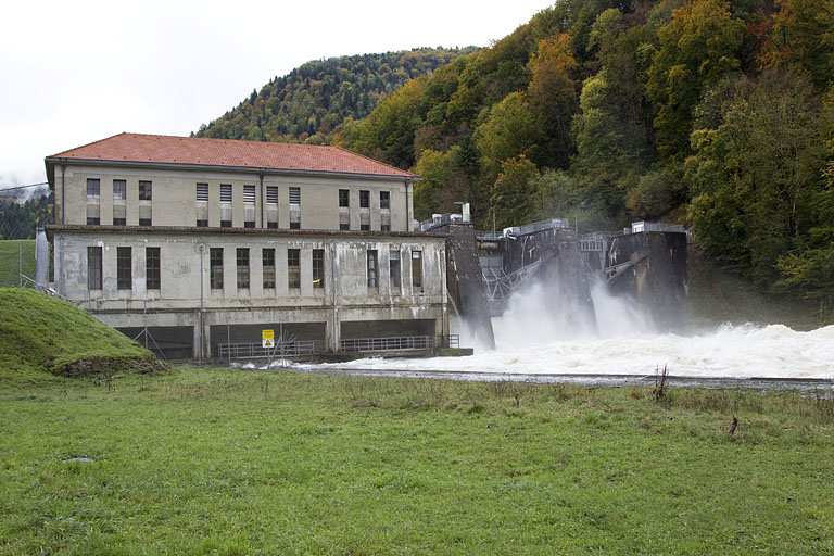 Vue d'ensemble depuis le nord-ouest, en période de crue. © Yves Sancey / Région Bourgogne-Franche-Comté, Inventaire du patrimoine - 2012 Vue d'ensemble depuis le nord-ouest, en période de crue. © Yves Sancey / Région Bourgogne-Franche-Comté, Inventaire du patrimoine - 2012