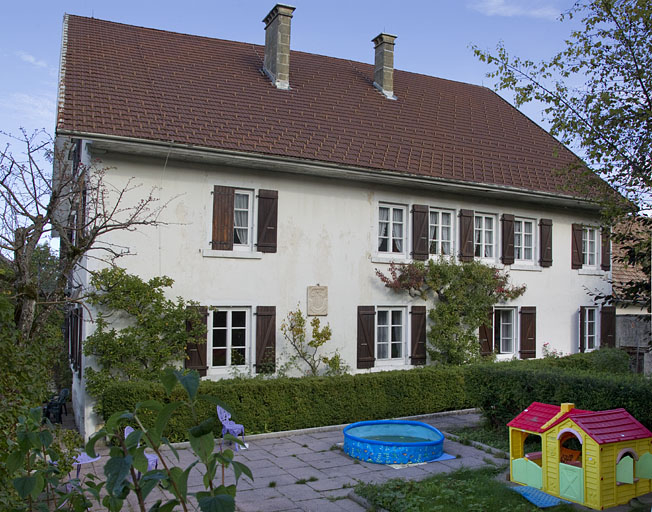 Logement patronal : façade latérale droite (les fenêtres rapprochées signalent l'emplacement de l'ancien atelier). © Yves Sancey / Région Bourgogne-Franche-Comté, Inventaire du patrimoine - 2012