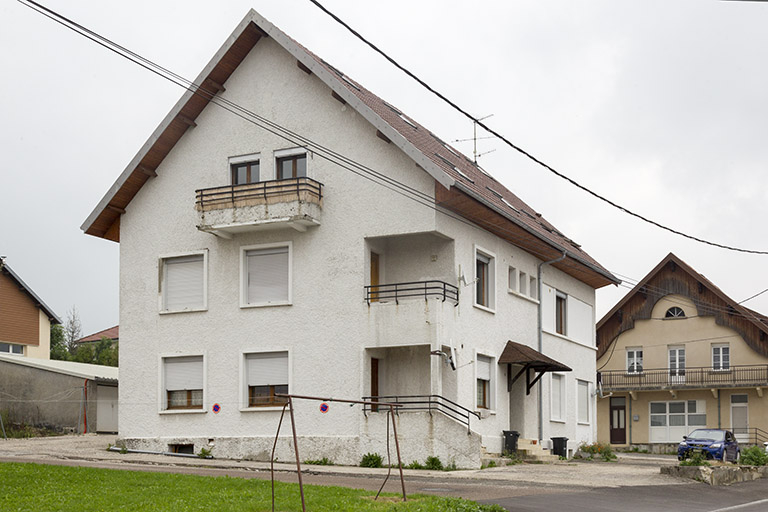 Façades latérale gauche et antérieure. © Yves Sancey / Région Bourgogne-Franche-Comté, Inventaire du patrimoine - 2012 Façades latérale gauche et antérieure. © Yves Sancey / Région Bourgogne-Franche-Comté, Inventaire du patrimoine - 2012