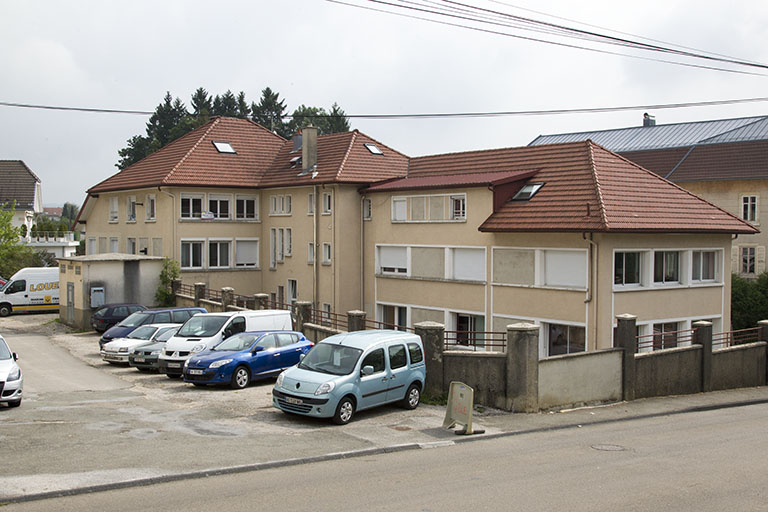 Façade postérieure, de trois quarts droite. © Yves Sancey / Région Bourgogne-Franche-Comté, Inventaire du patrimoine - 2012
