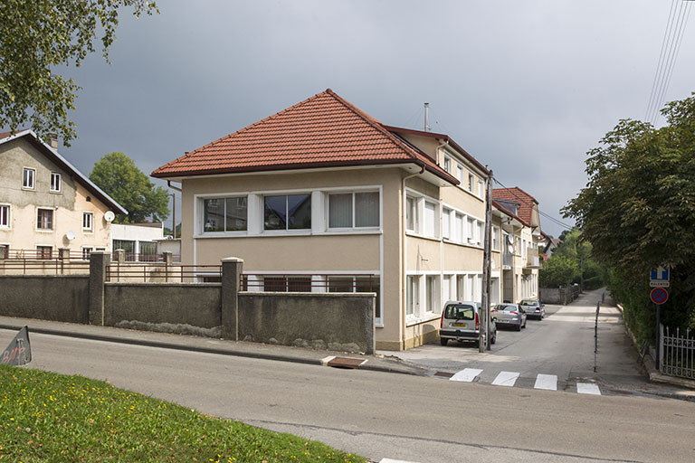 Vue d'ensemble, depuis le sud-ouest (façade latérale gauche). © Yves Sancey / Région Bourgogne-Franche-Comté, Inventaire du patrimoine - 2012