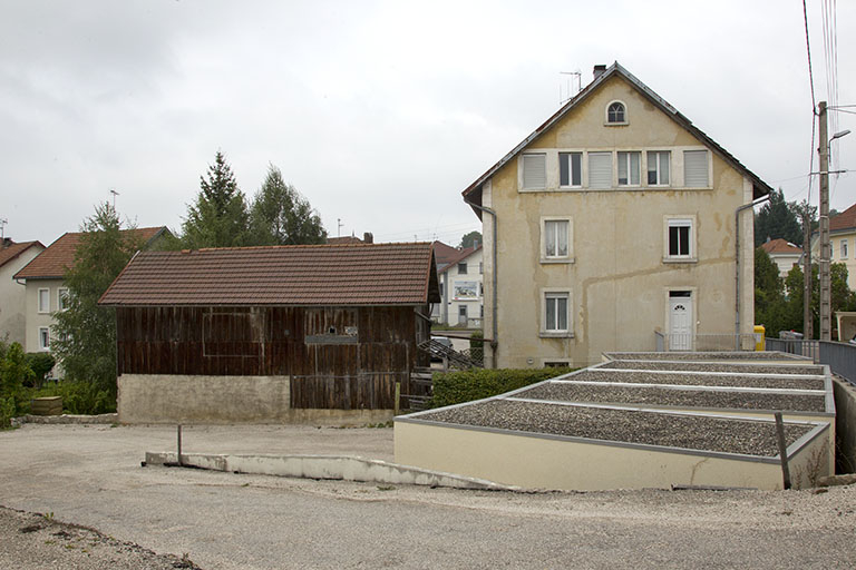 Vue d'ensemble depuis le sud (façade postérieure), en 2012 (avant rénovation). © Yves Sancey / Région Bourgogne-Franche-Comté, Inventaire du patrimoine - 2012