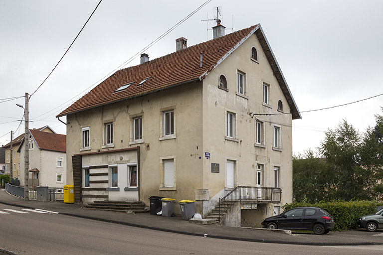 Façades antérieure et latérale gauche, en 2012 (avant rénovation). © Yves Sancey / Région Bourgogne-Franche-Comté, Inventaire du patrimoine - 2012