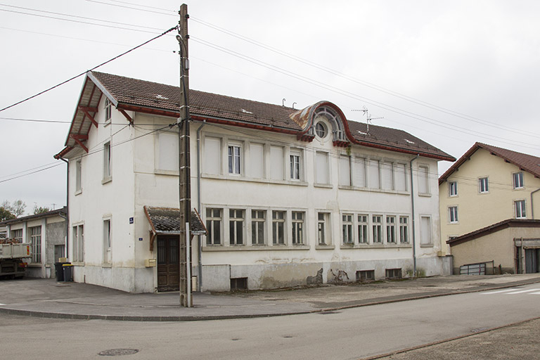 Façade antérieure, de trois quarts gauche. © Yves Sancey / Région Bourgogne-Franche-Comté, Inventaire du patrimoine - 2012 Façade antérieure, de trois quarts gauche. © Yves Sancey / Région Bourgogne-Franche-Comté, Inventaire du patrimoine - 2012