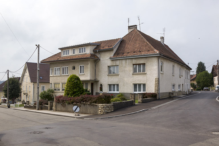 Façades antérieure et latérale gauche, vues du nord. © Yves Sancey / Région Bourgogne-Franche-Comté, Inventaire du patrimoine - 2012