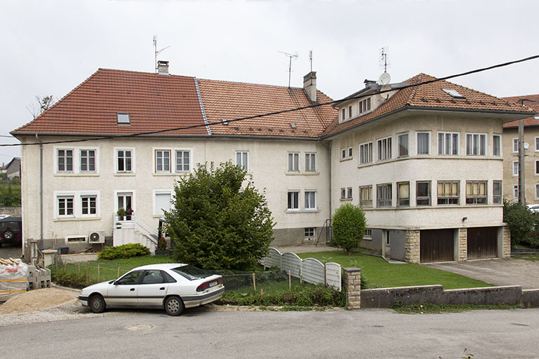 Façade postérieure. A droite le corps de bâtiment de 1965. © Yves Sancey / Région Bourgogne-Franche-Comté, Inventaire du patrimoine - 2012