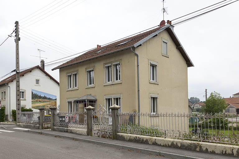 Façades antérieure et latérale droite. © Yves Sancey / Région Bourgogne-Franche-Comté, Inventaire du patrimoine - 2012