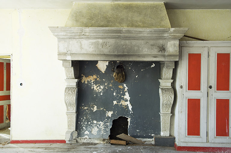 Intérieur : le réfectoire, détail : la cheminée. © Jérôme Mongreville / Région Bourgogne-Franche-Comté, Inventaire du patrimoine - 2012