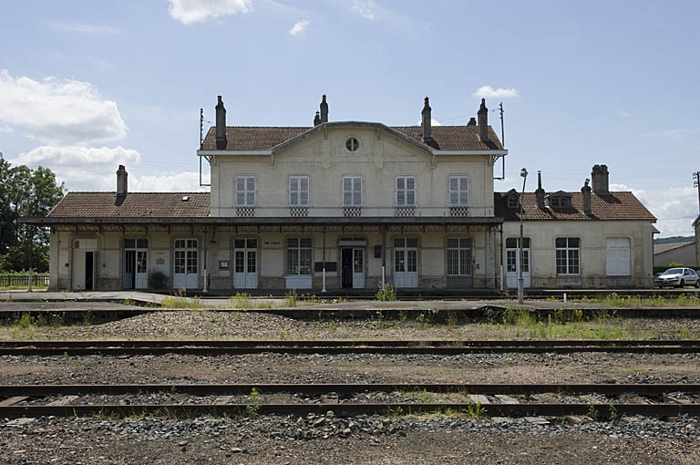 gare © Marc Loukachine / Région Bourgogne-Franche-Comté, Inventaire du patrimoine - 2012 gare © Marc Loukachine / Région Bourgogne-Franche-Comté, Inventaire du patrimoine - 2012