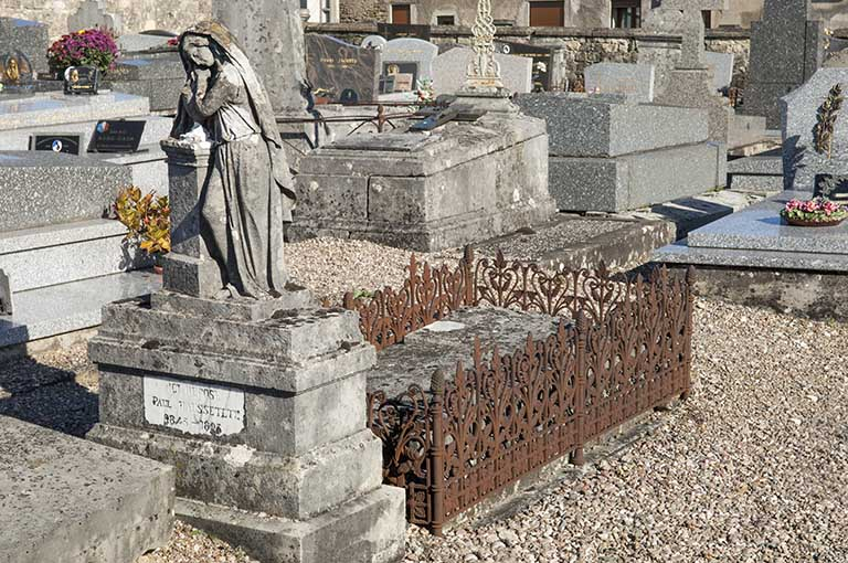 Tombeau de Jean-Baptiste Durand (capitaine en retraite, chevalier de la légion d'honneur) et Paul Brosselette. © Mary Ruffinoni / Région Bourgogne-Franche-Comté, Inventaire du patrimoine - 2012