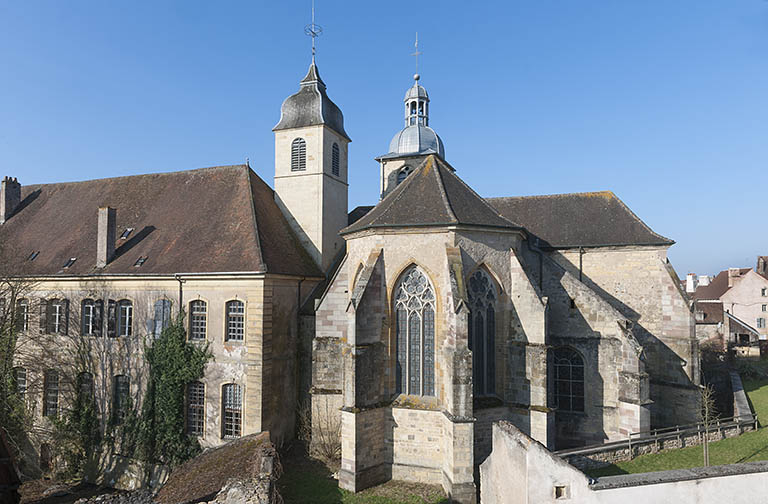 Façade sud  et chevet de l'église depuis la rue de l'Official. © Mary Ruffinoni / Région Bourgogne-Franche-Comté, Inventaire du patrimoine - 2012