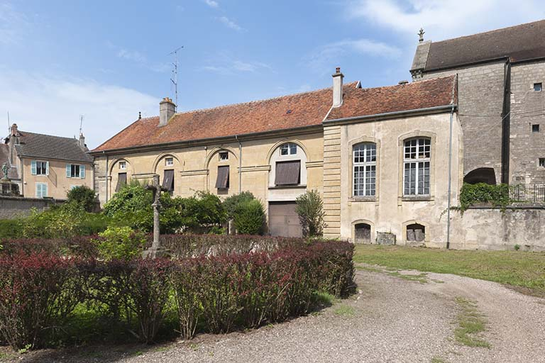 La cour. © Mary Ruffinoni / Région Bourgogne-Franche-Comté, Inventaire du patrimoine - 2012