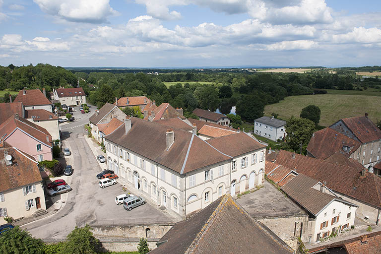 La rue Bossuet vue depuis la tour du grand clocher. © Jérôme Mongreville / Région Bourgogne-Franche-Comté, Inventaire du patrimoine - 2012 La rue Bossuet vue depuis la tour du grand clocher. © Jérôme Mongreville / Région Bourgogne-Franche-Comté, Inventaire du patrimoine - 2012