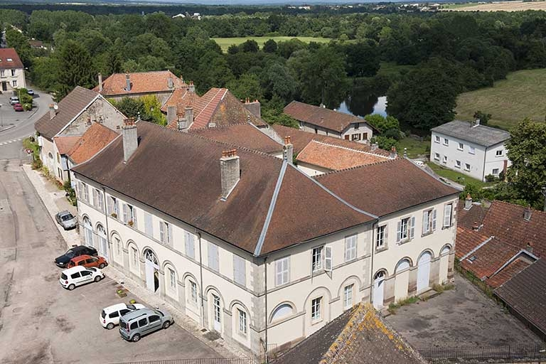 Vue d'ensemble depuis le clocher de l'église paroissiale. © Jérôme Mongreville / Région Bourgogne-Franche-Comté, Inventaire du patrimoine - 2012 Vue d'ensemble depuis le clocher de l'église paroissiale. © Jérôme Mongreville / Région Bourgogne-Franche-Comté, Inventaire du patrimoine - 2012