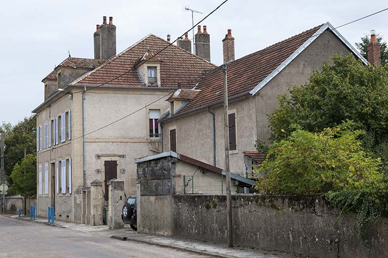 Vue générale de trois quart droit. © Jérôme Mongreville / Région Bourgogne-Franche-Comté, Inventaire du patrimoine - 2012