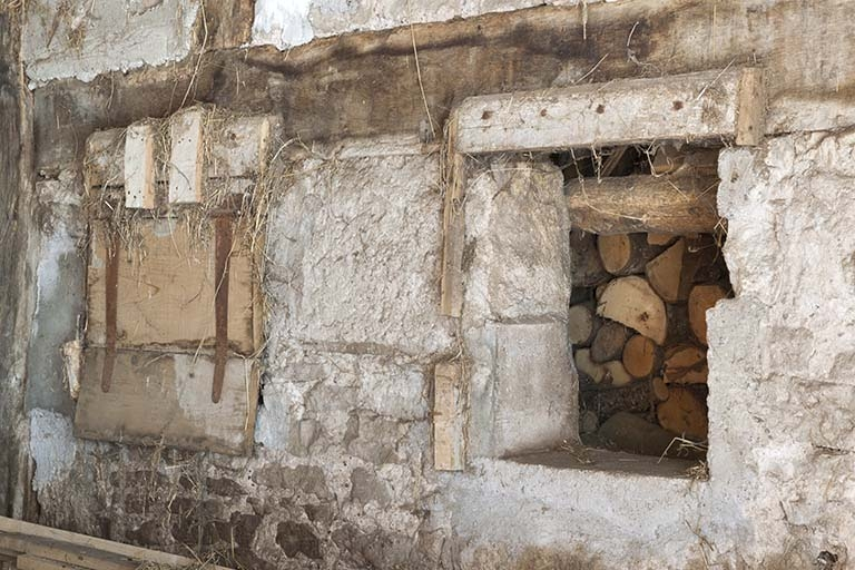 Etable à vaches, détail des crèches. © Jérôme Mongreville / Région Bourgogne-Franche-Comté, Inventaire du patrimoine - 2012