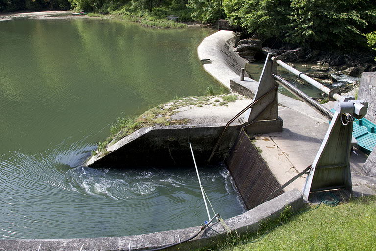 Barrage de la Goule : l'ouvrage de prise d'eau. © Yves Sancey / Région Bourgogne-Franche-Comté, Inventaire du patrimoine - 2013 Barrage de la Goule : l'ouvrage de prise d'eau. © Yves Sancey / Région Bourgogne-Franche-Comté, Inventaire du patrimoine - 2013