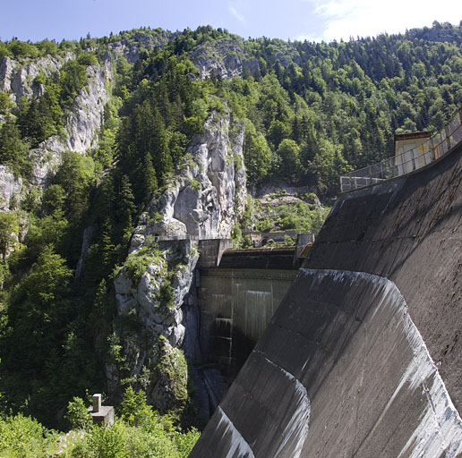 Barrage du Châtelot : ancrage rive droite. © Yves Sancey / Région Bourgogne-Franche-Comté, Inventaire du patrimoine - 2013 Barrage du Châtelot : ancrage rive droite. © Yves Sancey / Région Bourgogne-Franche-Comté, Inventaire du patrimoine - 2013