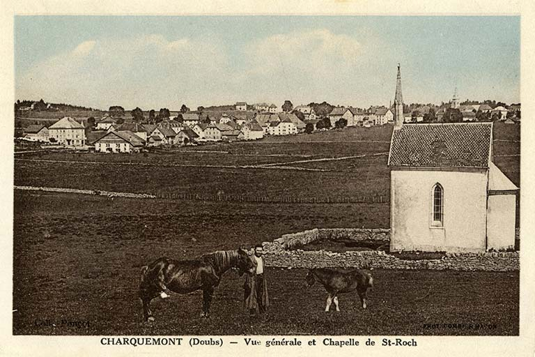 Charquemont (Doubs) - Vue générale et Chapelle de St-Roch, 2e quart 20e siècle (avant 1945). Les trois bâtiments sont visibles au centre de l'image. © Jean Combier / Région Bourgogne-Franche-Comté, Inventaire du patrimoine - 2013 Charquemont (Doubs) - Vue générale et Chapelle de St-Roch, 2e quart 20e siècle (avant 1945). Les trois bâtiments sont visibles au centre de l'image. © Jean Combier / Région Bourgogne-Franche-Comté, Inventaire du patrimoine - 2013