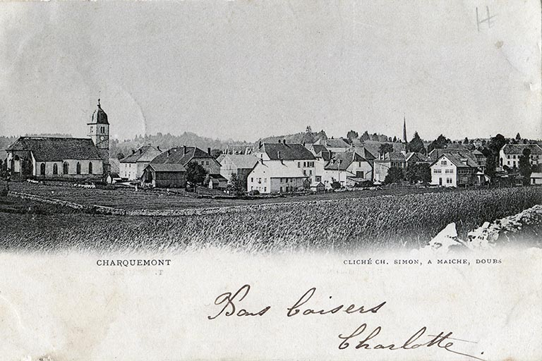 Charquemont [le quartier de l'église vu du nord], 4e quart 19e siècle (avant 1901). L'atelier de 1890 est visible à droite. © Charles Simon / Région Bourgogne-Franche-Comté, Inventaire du patrimoine - 2013