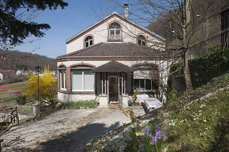 Pignon sud. Entrée. © Jérôme Mongreville / Région Bourgogne-Franche-Comté, Inventaire du patrimoine - 2013 Pignon sud. Entrée. © Jérôme Mongreville / Région Bourgogne-Franche-Comté, Inventaire du patrimoine - 2013