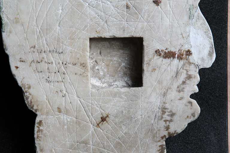 bas-relief © Yves Sancey / Région Bourgogne-Franche-Comté, Inventaire du patrimoine - 2013 bas-relief © Yves Sancey / Région Bourgogne-Franche-Comté, Inventaire du patrimoine - 2013