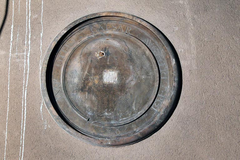 médaillon © Yves Sancey / Région Bourgogne-Franche-Comté, Inventaire du patrimoine - 2013 médaillon © Yves Sancey / Région Bourgogne-Franche-Comté, Inventaire du patrimoine - 2013