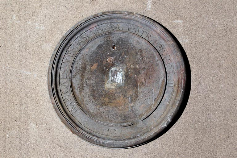 médaillon © Yves Sancey / Région Bourgogne-Franche-Comté, Inventaire du patrimoine - 2013 médaillon © Yves Sancey / Région Bourgogne-Franche-Comté, Inventaire du patrimoine - 2013