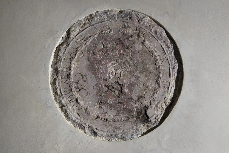 médaillon © Yves Sancey / Région Bourgogne-Franche-Comté, Inventaire du patrimoine - 2013 médaillon © Yves Sancey / Région Bourgogne-Franche-Comté, Inventaire du patrimoine - 2013