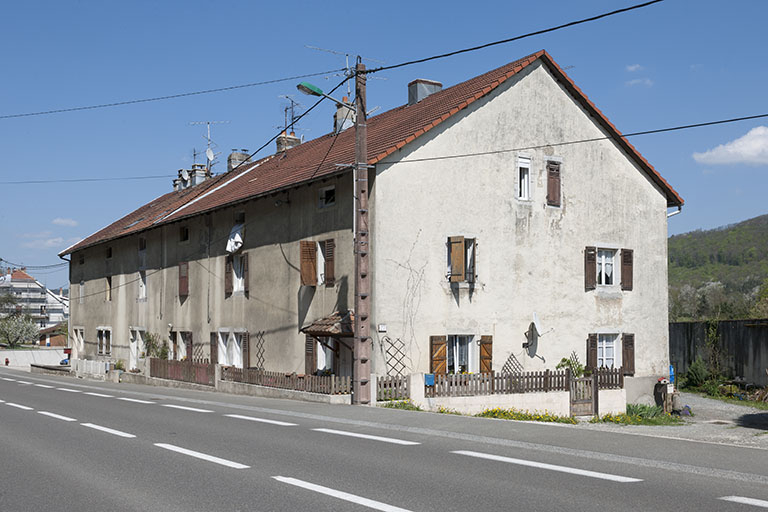Logement d'ouvriers vu de trois quarts droite. © Mary Ruffinoni / Région Bourgogne-Franche-Comté, Inventaire du patrimoine - 2013