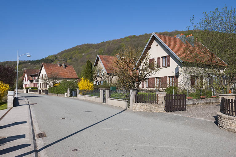 Vue d'ensemble depuis la rue des Ecoles. © Jérôme Mongreville / Région Bourgogne-Franche-Comté, Inventaire du patrimoine - 2013