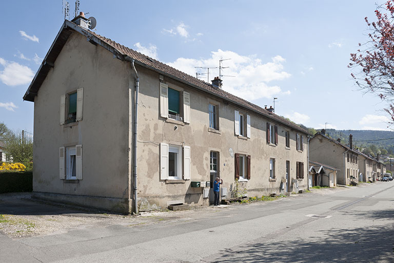 Façades ouest des habitations (côté impair). © Jérôme Mongreville / Région Bourgogne-Franche-Comté, Inventaire du patrimoine - 2013