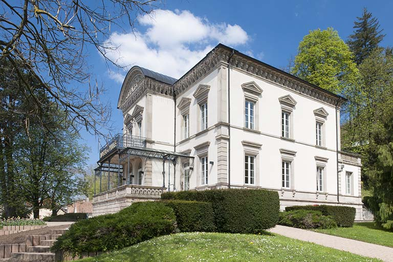 Vue de trois quarts, depuis le parc. © Jérôme Mongreville / Région Bourgogne-Franche-Comté, Inventaire du patrimoine - 2013
