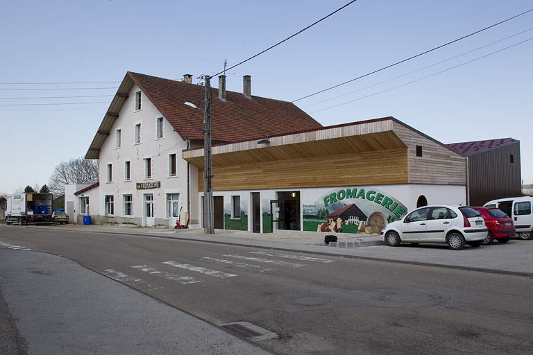 Façade antérieure, de trois quarts droite. © Yves Sancey / Région Bourgogne-Franche-Comté, Inventaire du patrimoine - 2013