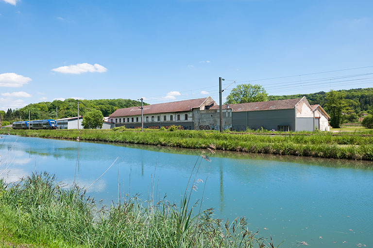 Vue d'ensemble depuis le sud-ouest. © Jérôme Mongreville / Région Bourgogne-Franche-Comté, Inventaire du patrimoine - 2013