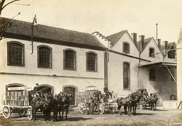 Chargement des bouteilles. © Jérôme Mongreville / Région Bourgogne-Franche-Comté, Inventaire du patrimoine - 2013