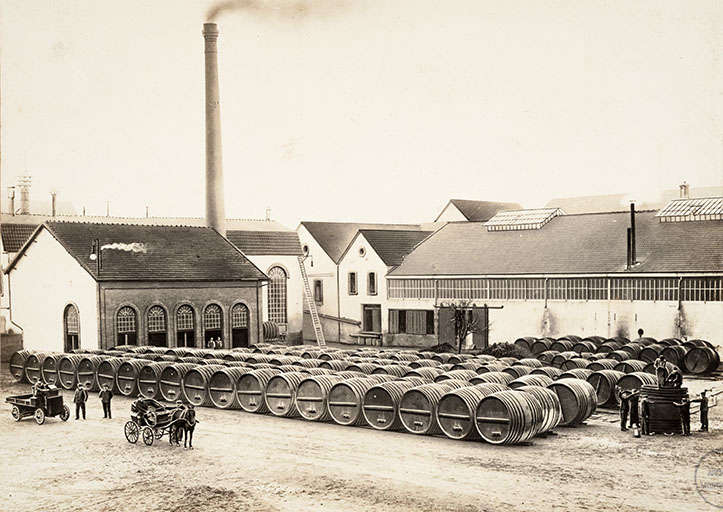 Une partie des foudres au goudronnage. © Jérôme Mongreville / Région Bourgogne-Franche-Comté, Inventaire du patrimoine - 2013