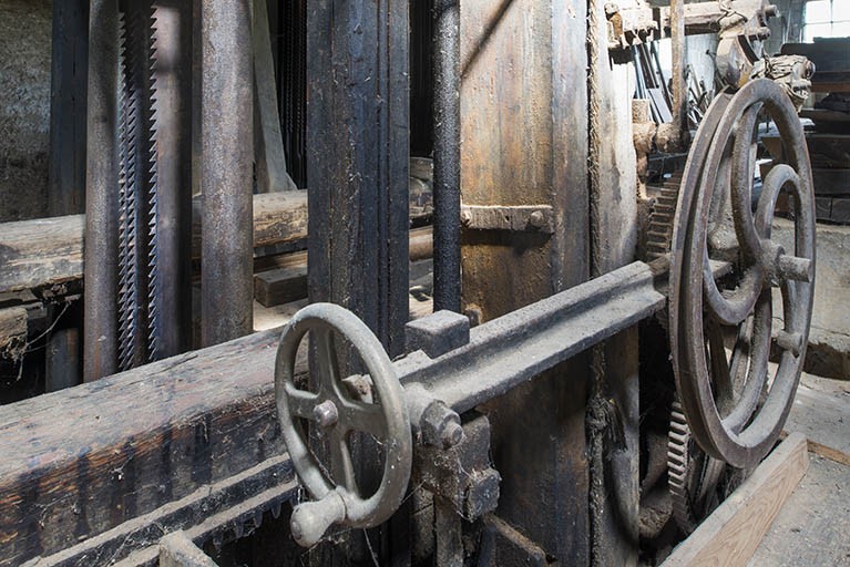 Châssis de scie (ou haut-fer) : mécanisme d'entraînement. © Mary Ruffinoni / Région Bourgogne-Franche-Comté, Inventaire du patrimoine - 2013