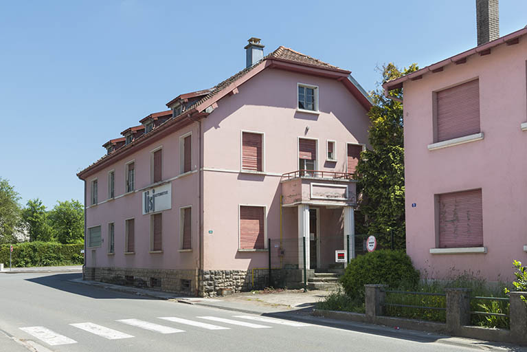 Bâtiment administratif désaffecté. Vue de trois quarts droit. © Mary Ruffinoni / Région Bourgogne-Franche-Comté, Inventaire du patrimoine - 2013