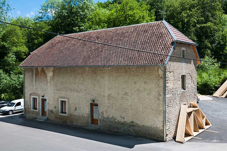 Bâtiment agricole vu de trois quarts. © Jérôme Mongreville / Région Bourgogne-Franche-Comté, Inventaire du patrimoine - 2013