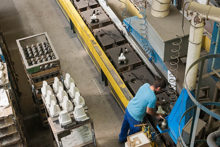 Montage des moules (1). © Jérôme Mongreville / Région Bourgogne-Franche-Comté, Inventaire du patrimoine - 2013