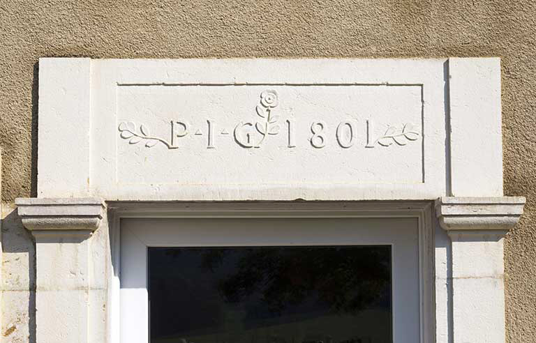 Linteau daté et monogramme. © Yves Sancey / Région Bourgogne-Franche-Comté, Inventaire du patrimoine - 2013