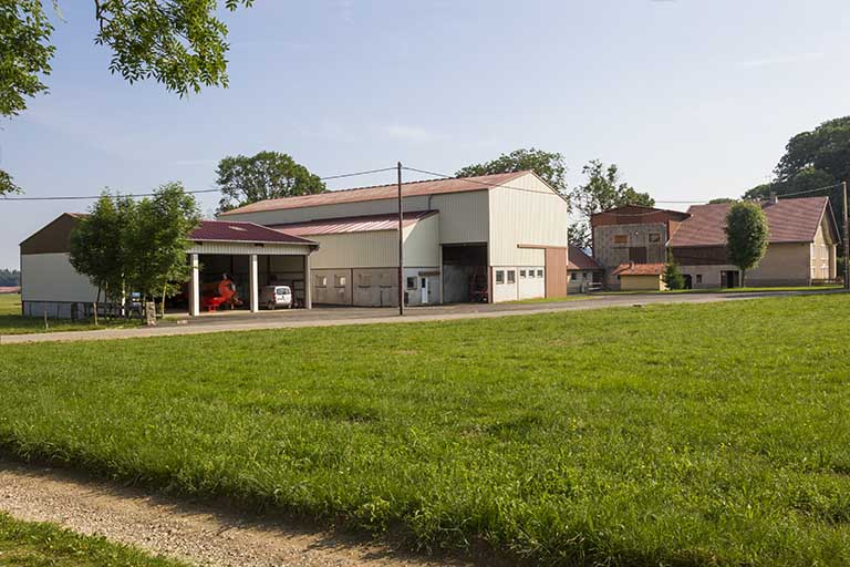 Vue d'ensemble, depuis le sud-ouest. © Yves Sancey / Région Bourgogne-Franche-Comté, Inventaire du patrimoine - 2013