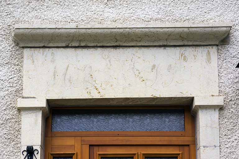 Date 1865 et initiales MB (Marcel Bourgeois) et JJ (Julie Joliot).   © Yves Sancey / Région Bourgogne-Franche-Comté, Inventaire du patrimoine - 2013