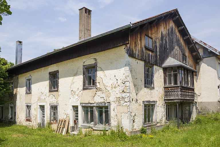 Logement d'ouvriers : façades antérieure et latérale gauche. © Yves Sancey / Région Bourgogne-Franche-Comté, Inventaire du patrimoine - 2013