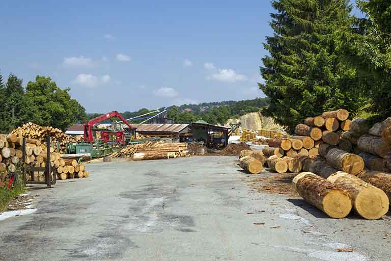 Aire des matières premières au sud : entrée côté route de Charmauvillers. © Yves Sancey / Région Bourgogne-Franche-Comté, Inventaire du patrimoine - 2013