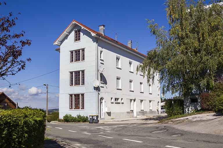 Atelier de 1948 : façade antérieure de trois quarts gauche. © Yves Sancey / Région Bourgogne-Franche-Comté, Inventaire du patrimoine - 2013