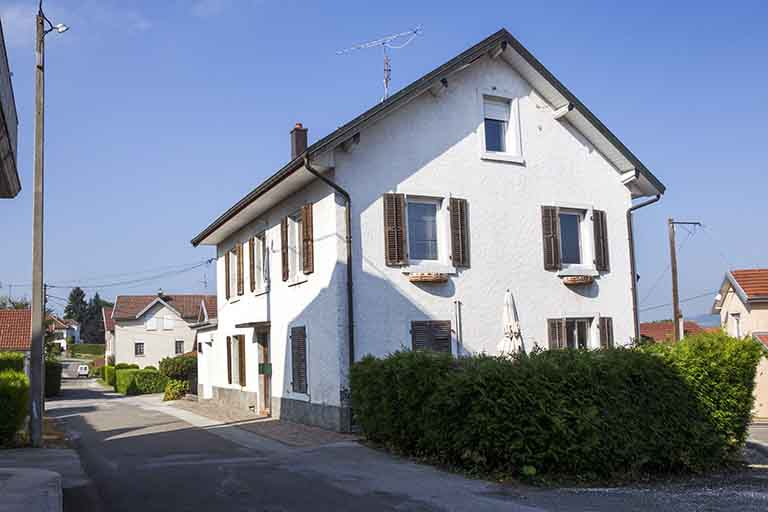 Logement patronal : façades antérieure et latérale droite. © Yves Sancey / Région Bourgogne-Franche-Comté, Inventaire du patrimoine - 2013 Logement patronal : façades antérieure et latérale droite. © Yves Sancey / Région Bourgogne-Franche-Comté, Inventaire du patrimoine - 2013