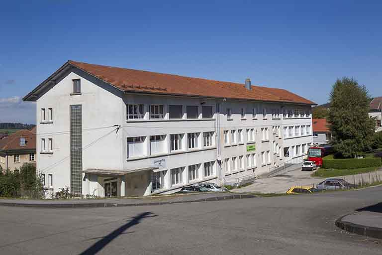 Façade antérieure, de trois quarts gauche. © Yves Sancey / Région Bourgogne-Franche-Comté, Inventaire du patrimoine - 2013 Façade antérieure, de trois quarts gauche. © Yves Sancey / Région Bourgogne-Franche-Comté, Inventaire du patrimoine - 2013
